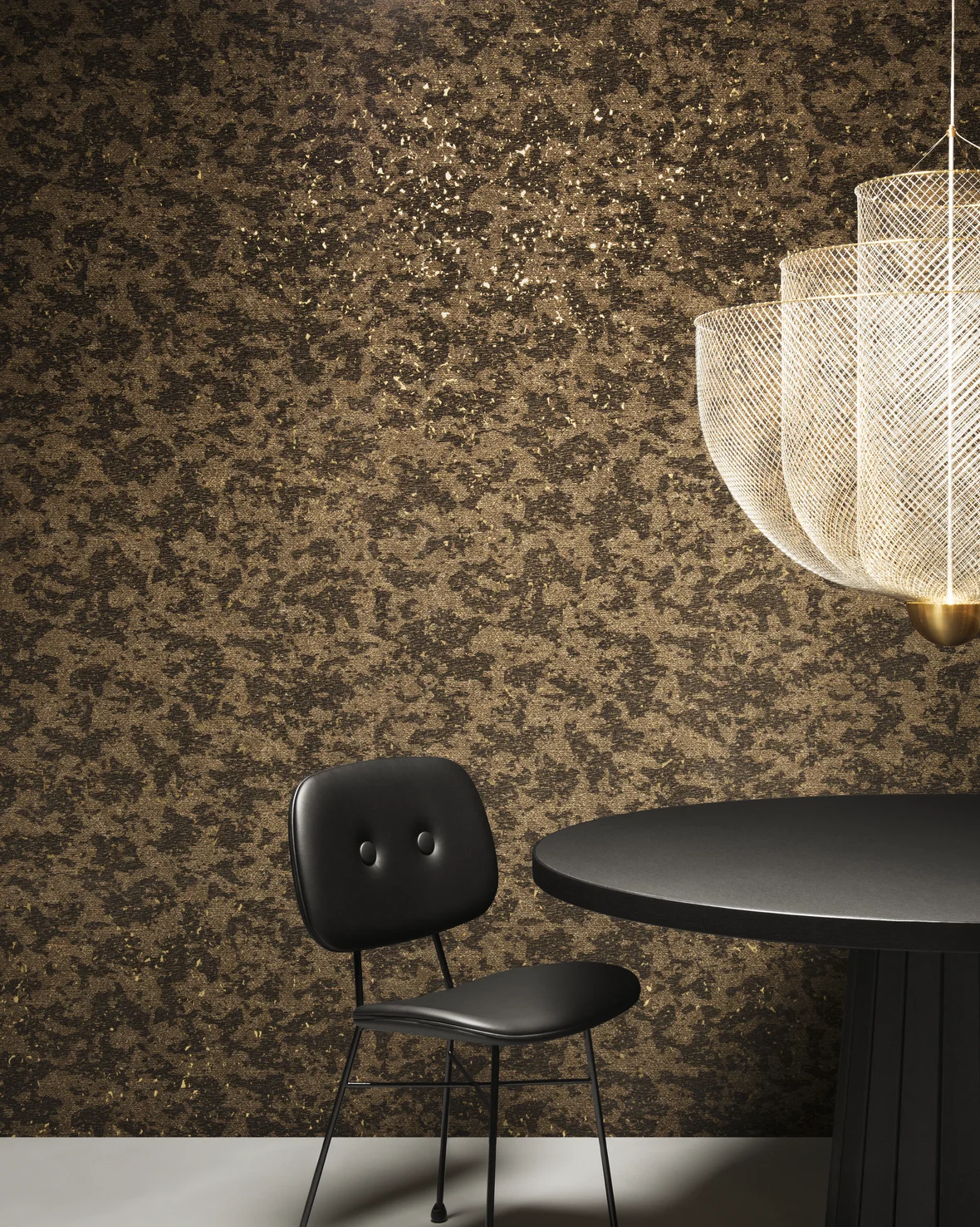 Poetic composition Meshmatics Chandelier, Container Table, The Golden Chair and Moooi Wallcovering